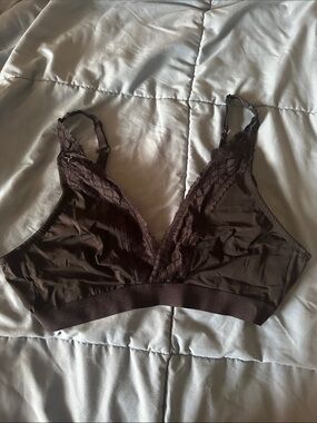 Lace-Trim Wireless Bralette in Black- Bali like new